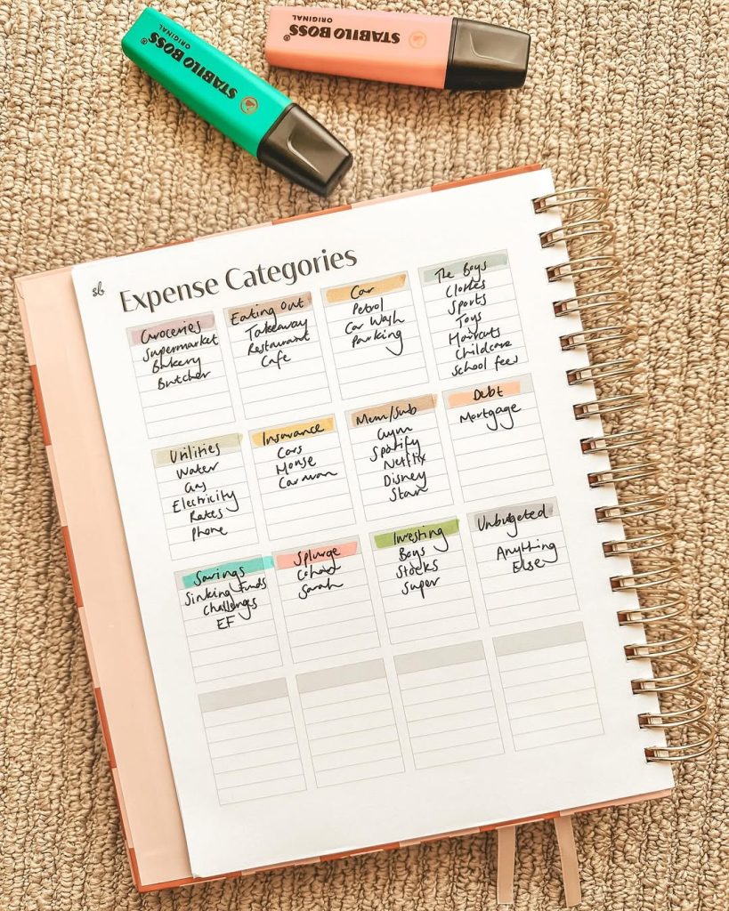 FINANCIAL LIFE HACKS TO RESET YOUR NEW YEAR